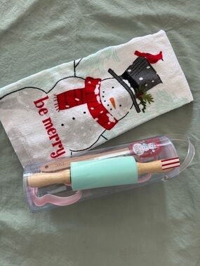 Mint Silicone Rolling Pin with Wood Handles